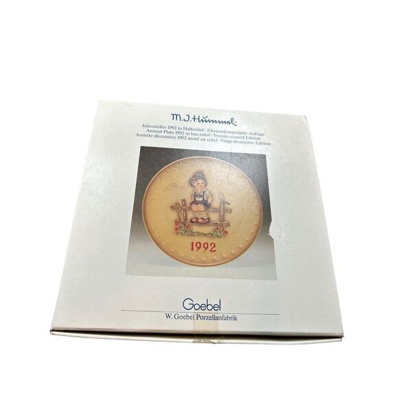 M.J. Hummel 1992 Annual Plate By Goebel - 7.5" Porcelain Collector's Edition - Picture 2 of 8